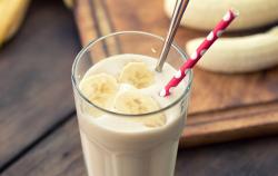 koktajl bananowy, smoothie bananowe, co jeść po treningu, koktajl po treningu, koktajl białkowy, smoothie białkowe, zdrowy styl życia, zdrowe odżywianie