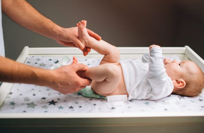 Kiedy wykonuje się badanie USG bioderek u niemowląt?