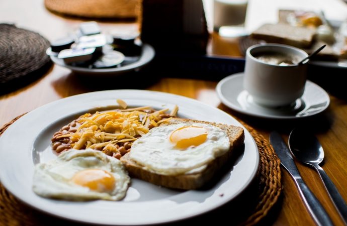 Śniadanie pod lupą. Jakich produktów śniadaniowych lepiej unikać?