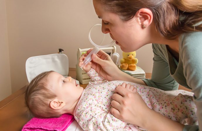 Czyszczenie nosa niemowlaka – jak to robić i jakich akcesoriów potrzebujesz?