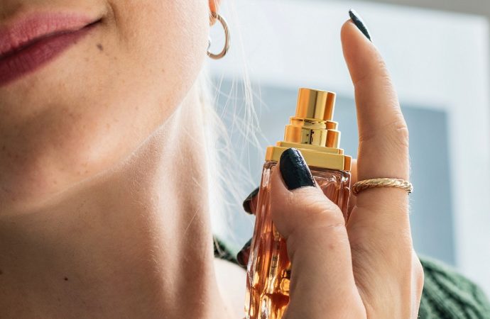 Perfumy a typ urody – jak dobrać zapach do typu kolorystycznego?