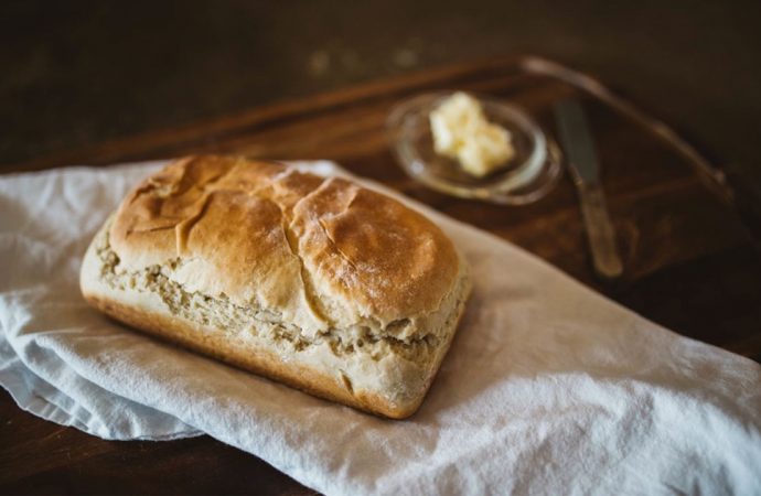 Pieczenie chleba w domu a wybór kuchennych akcesoriów