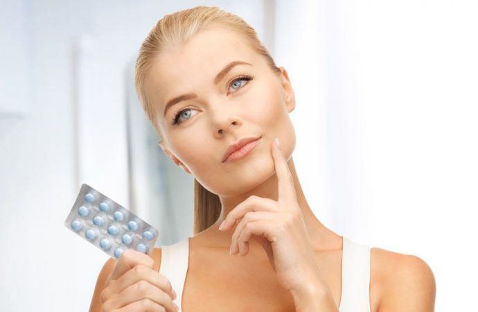 Pierwsza antykoncepcja hormonalna – plastry, tabletki czy implant?
