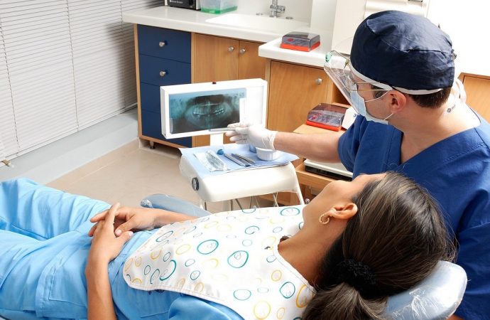 Co robi protetyk dentystyczny?