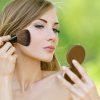 Makijaż na letnie dni – Twój kosmetyczny niezbędnik