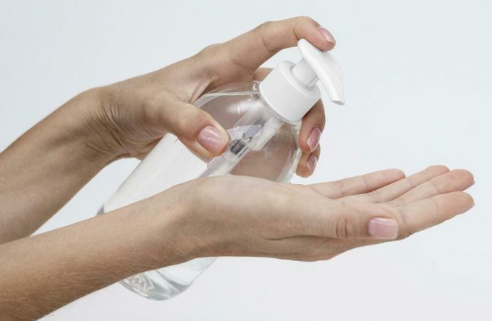 Środki do dezynfekcji rąk źle wpływają na skórę