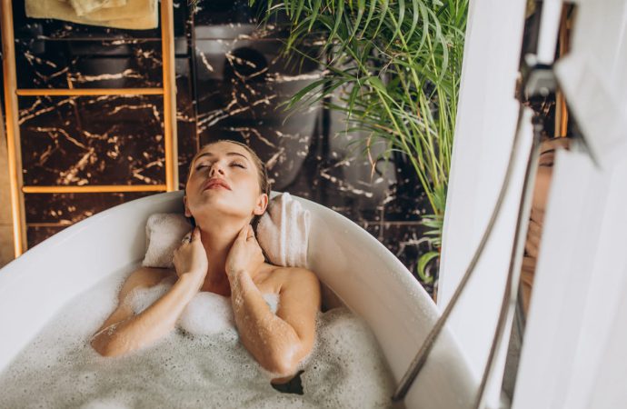 Gorąca kąpiel – jak wpływa na zdrowie i wygląd