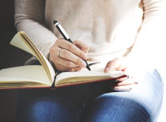 Czy journaling pomaga w radzeniu sobie z trudnymi emocjami?